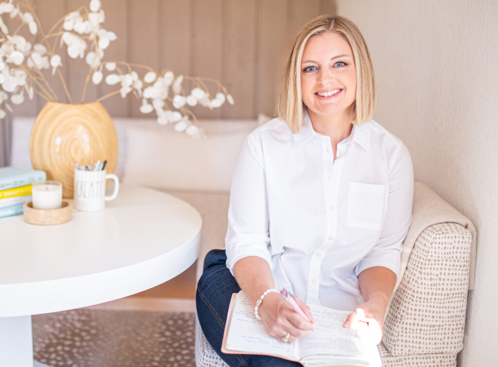 Owner of Kelli Michelle Creative Co helping with pinterest marketing for wedding planners